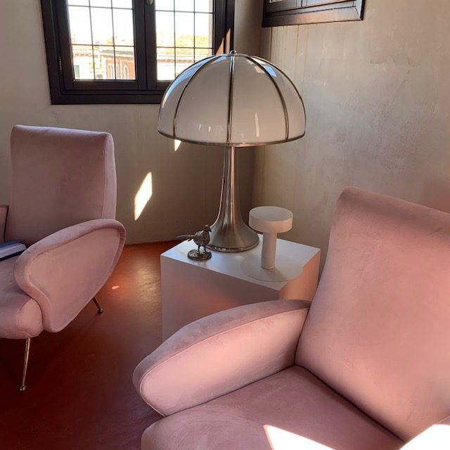 Pink armchair with brass table lamp by Gabriella Crespi